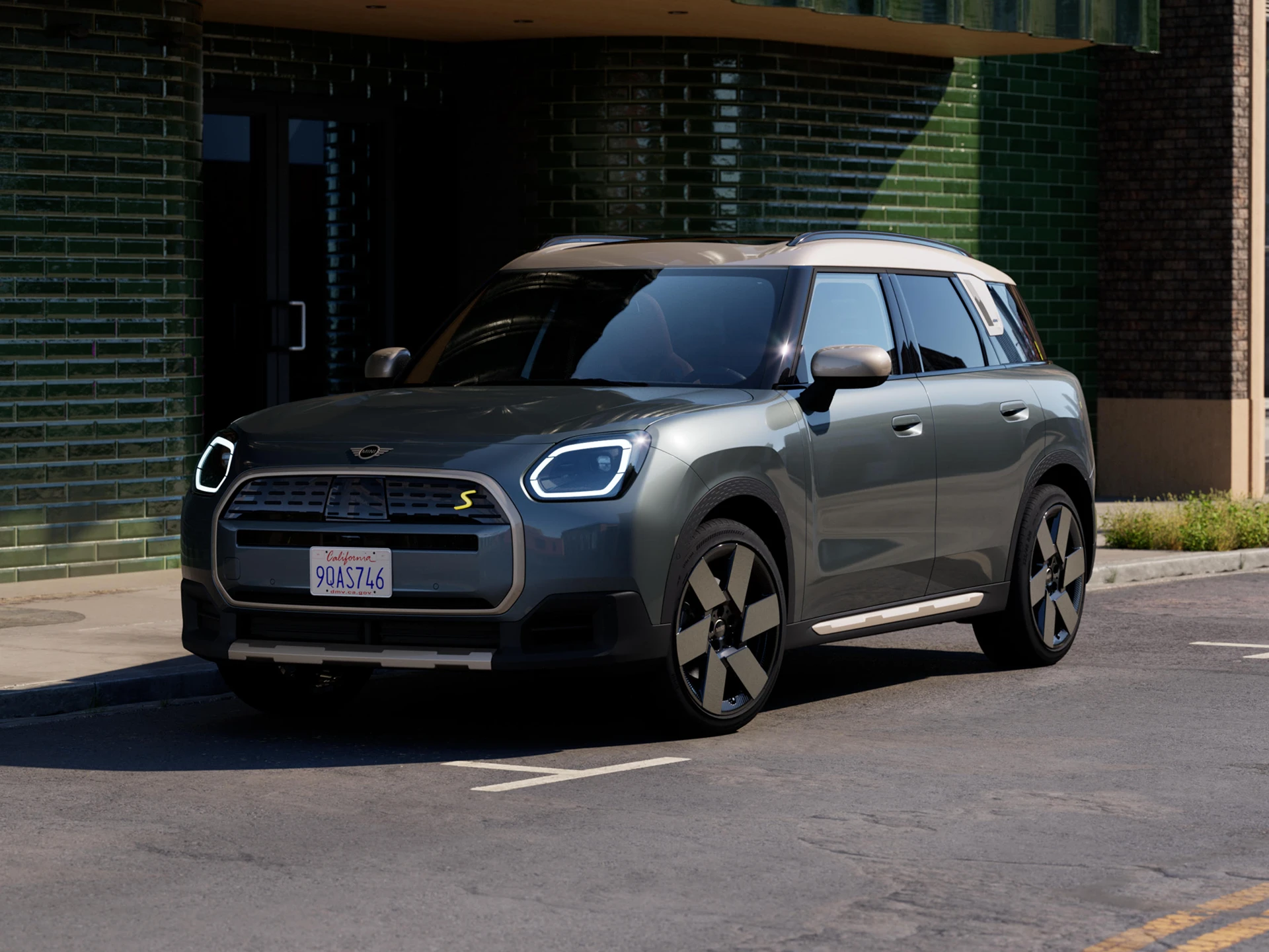 Vidéo montrant en détail l'intérieur et l'extérieur d'un MINI Countryman Electric. La caméra fait un survol panoramique du tableau de bord en mettant en évidence les éléments de design.