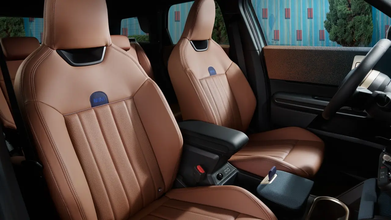 MINI Countryman - intérieur - sièges avant marron