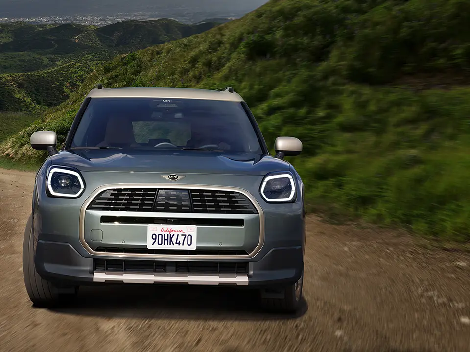 MINI Countryman - extérieur - vue avant chemin de terre