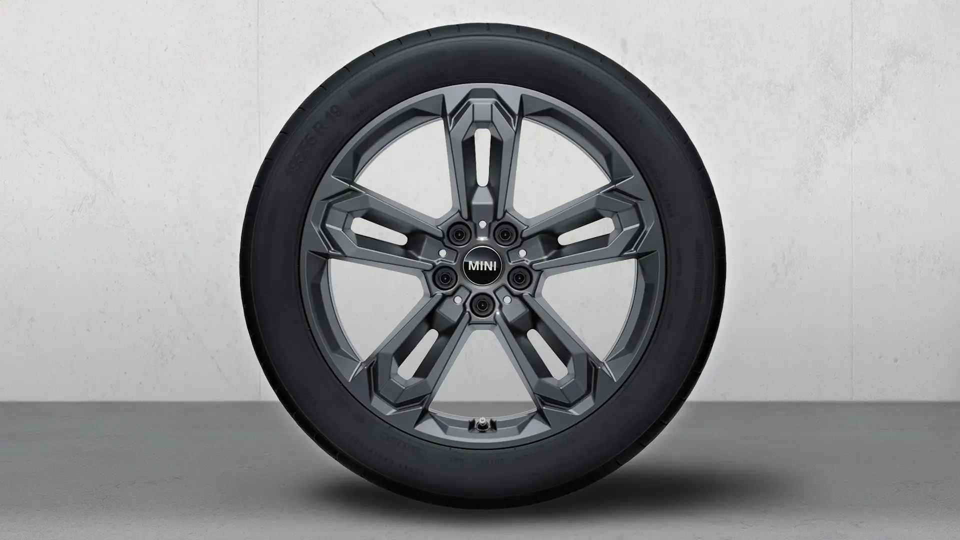 Roue d’hiver John Cooper Works de 19 pouces en alliage léger à rayons doubles, style 1041, en Gunmetal Grey. 