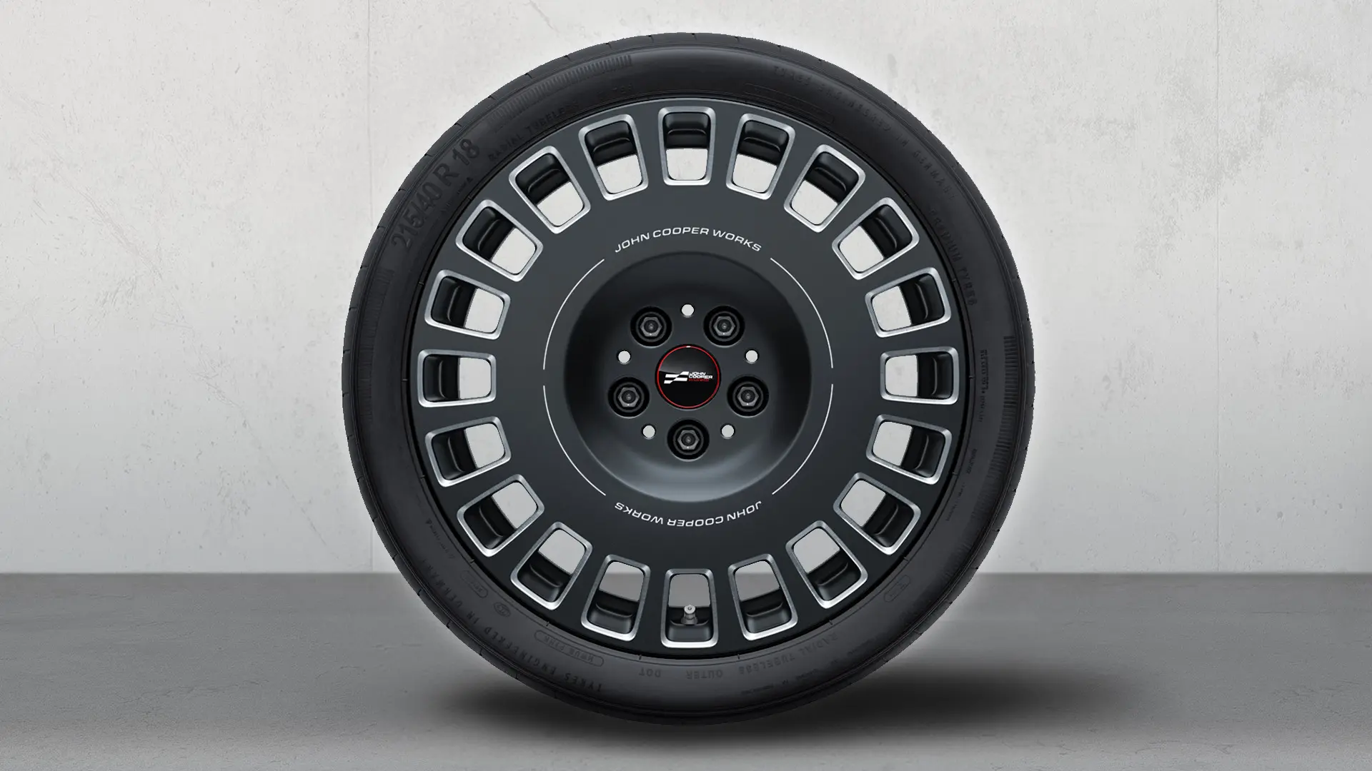 Jante 18" MINI JCW Rallye Spoke 964 en Frozen Midnight Grey et finition fraisée au diamant.