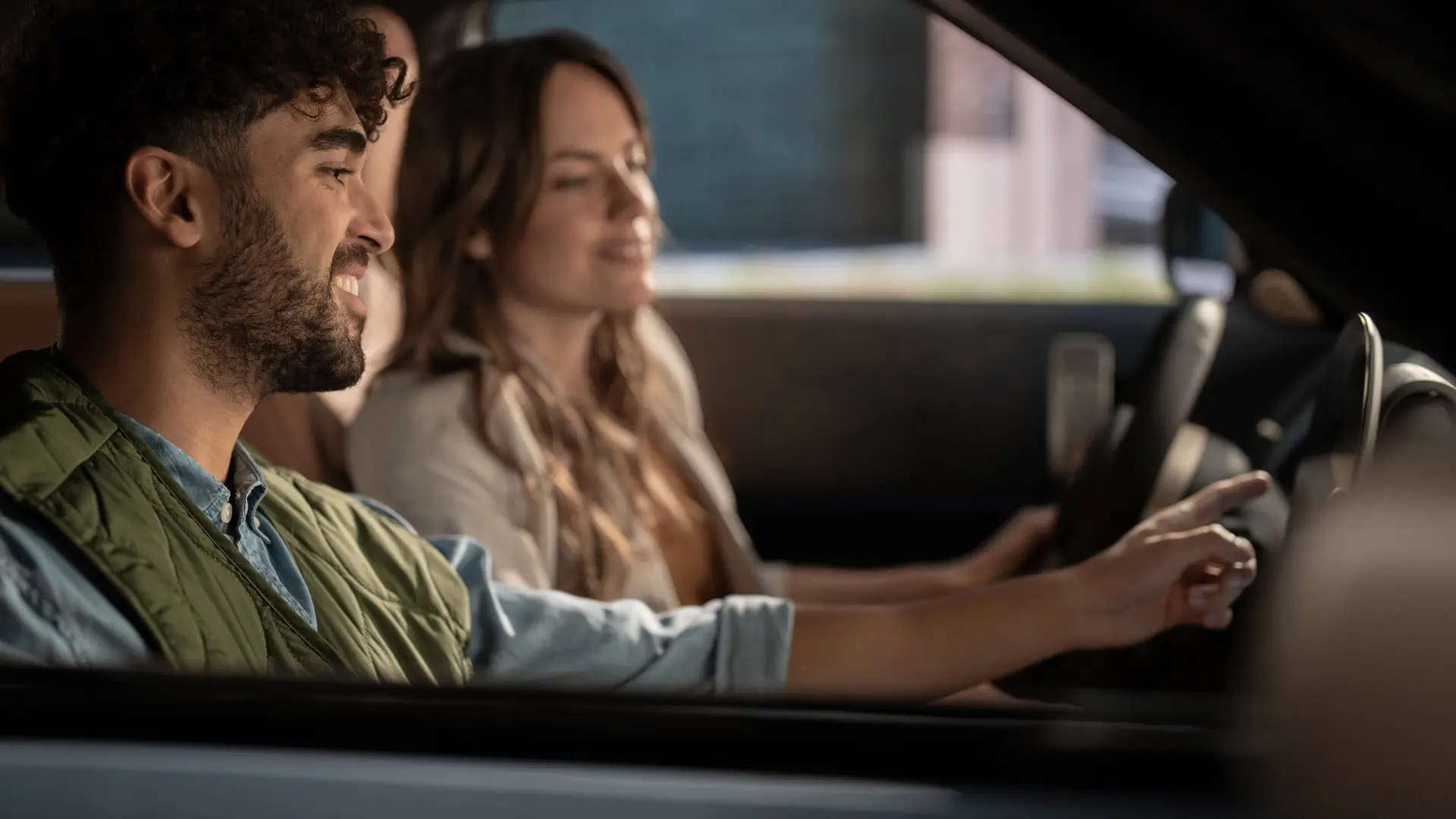 Couple dans une MINI.