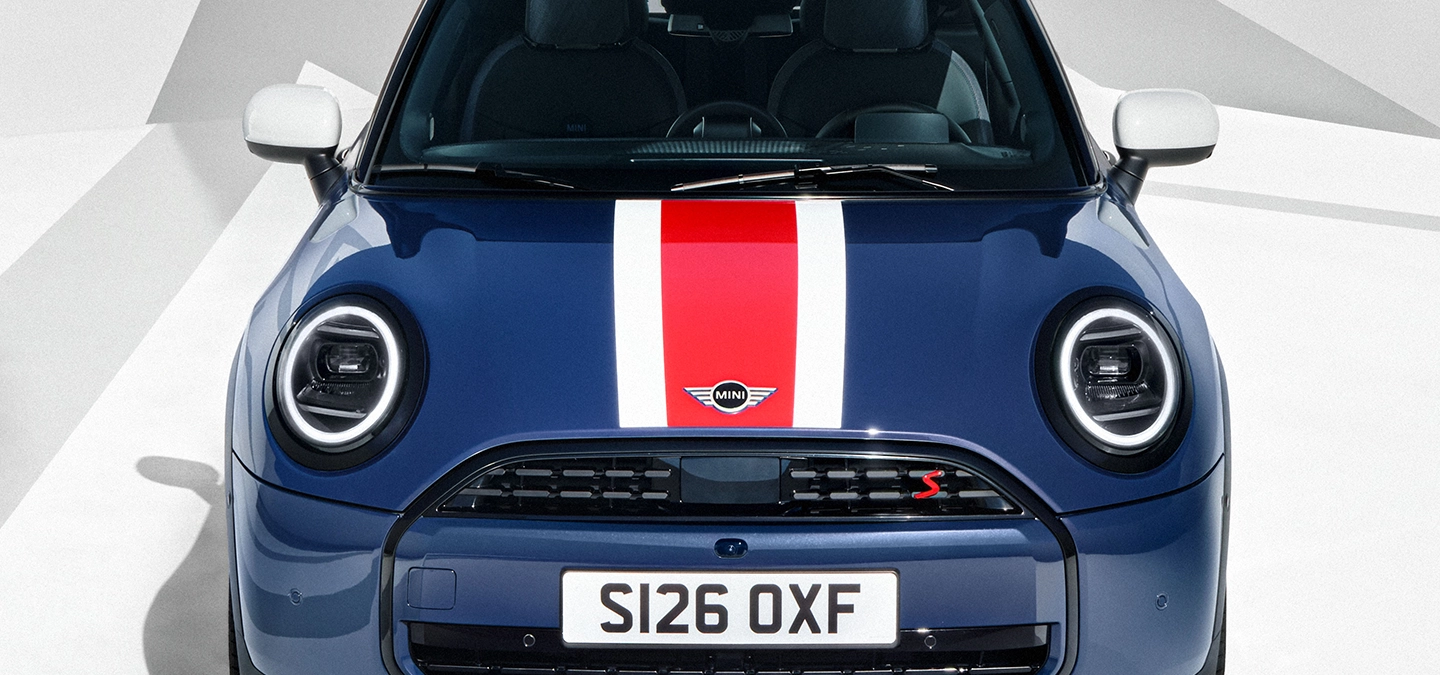 Vue détaillée du graphisme du capot de la MINI Cooper Oxford Edition