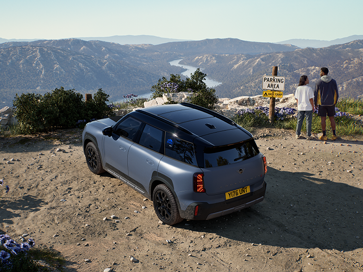 Vue arrière de la MINI Countryman Untamed Edition.