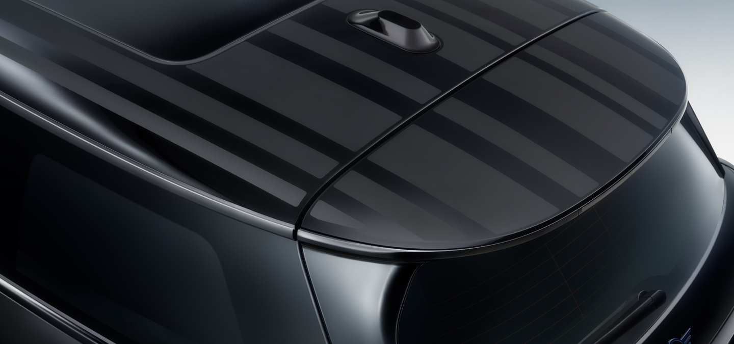 Gros plan sur le toit noir contrasté de la MINI Paul Smith Edition avec interprétation unique des bandes