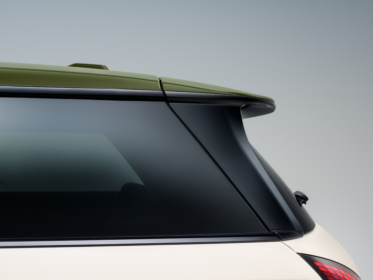 Vue latérale rapprochée de la MINI Paul Smith avec toit contrasté en Nottingham Green