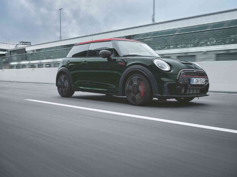 MINI John Cooper Works – vert et noir – star de la route