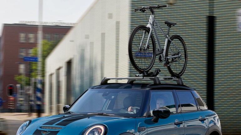 Accessoires MINI - essentiels pour le voyage, porte-vélo de toit MINI