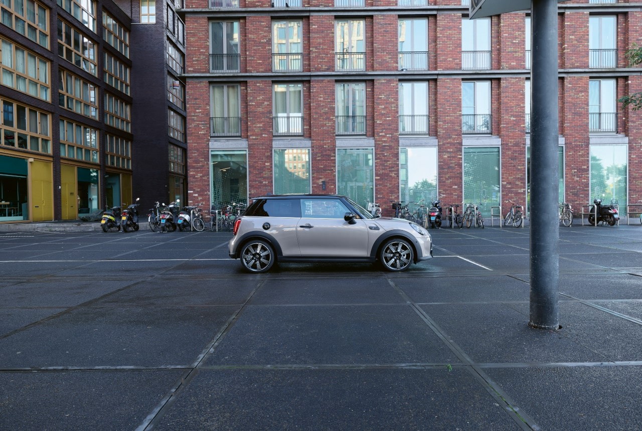 Voitures citadines premium by MINI, découvrez MINI Electric, MINI Hatch ...