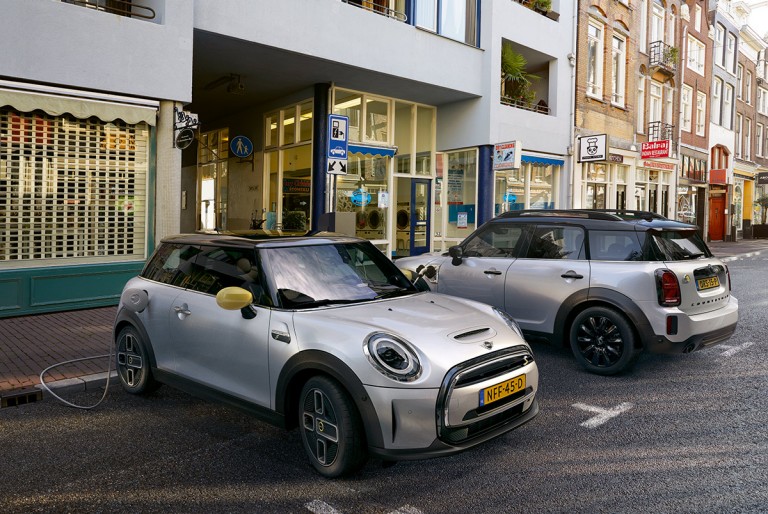 MINI Electric – silver and black – side view