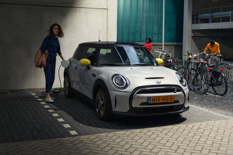 MINI Electric Edition Camden vue 3/4 avant