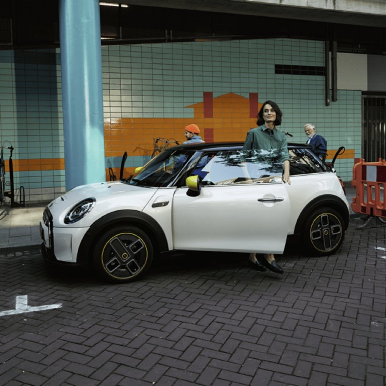 MINI Electric – silver and black – side view