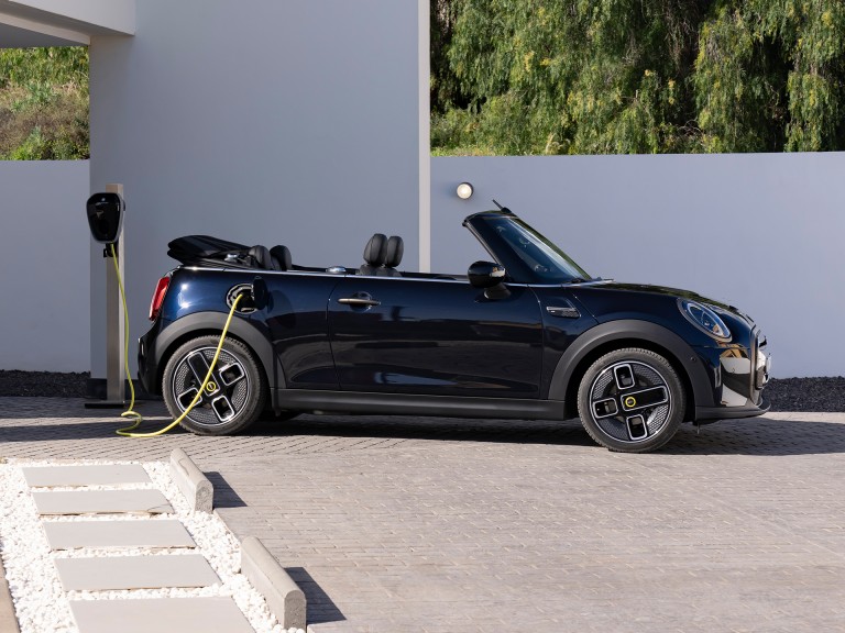 Le premier cabriolet 100% electrique de la marque MINI - teaser de la page d'aperçu