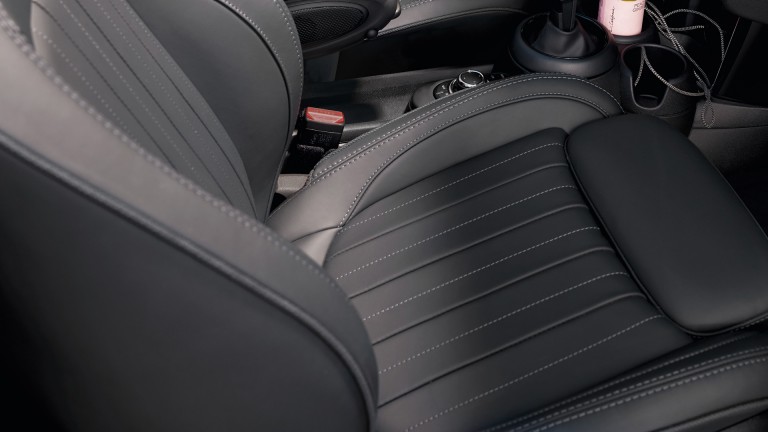 MINI Cabrio Seaside Edition — intérieur — revêtement en cuir