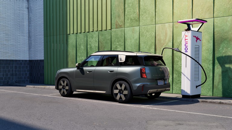 MINI Electromobilité - recharge - station de recharche U25 E