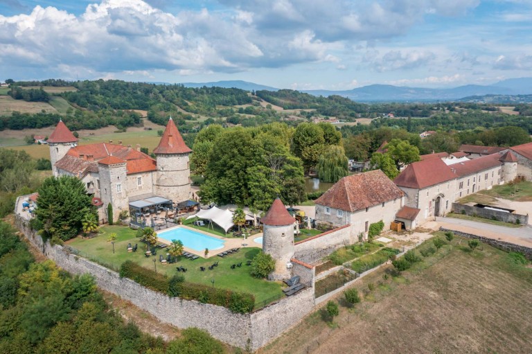 Chateau chapeau cornu