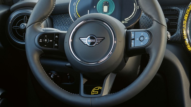 MINI 3 portes Cooper SE – volant de direction – cuir nappa